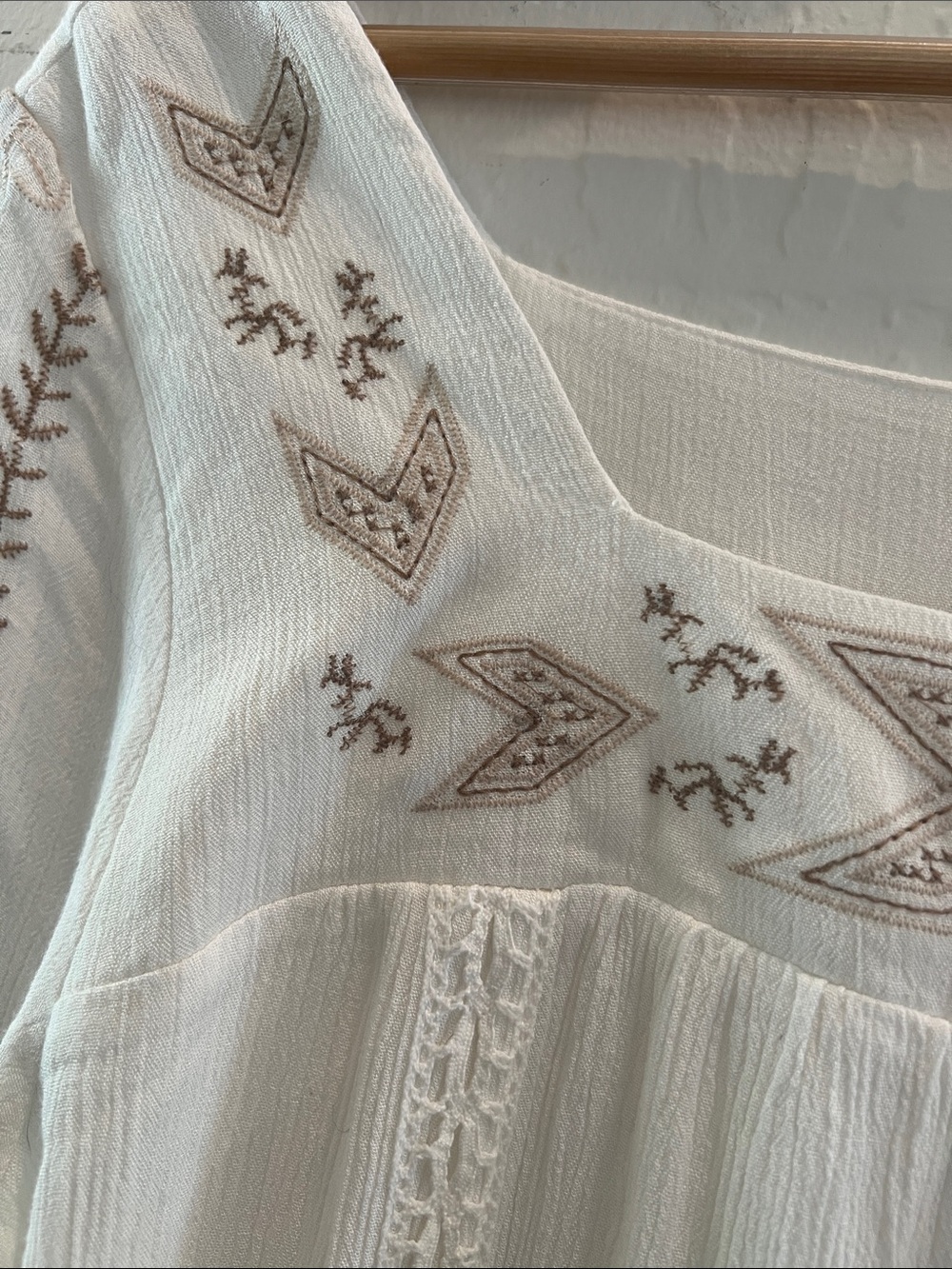 EUC SZ XL Xhilaration White Square Neck Tunic Dress with Tan Embroidery - Picture 4 of 9